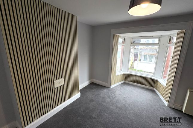 Flat 2, 4, Marble Hall Road, Milford Haven photo 2