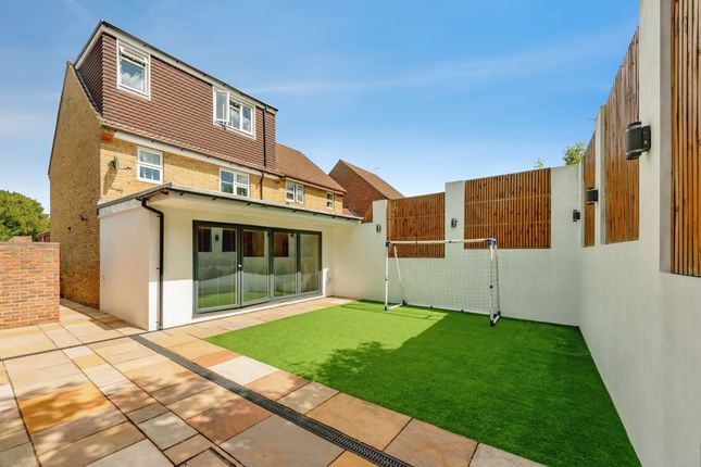 3, Hammond Road, Crawley photo 4
