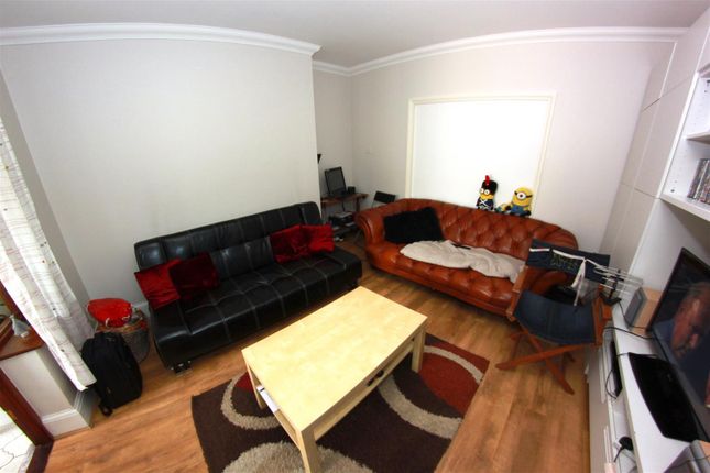 Oakley Avenue, Barking photo 3