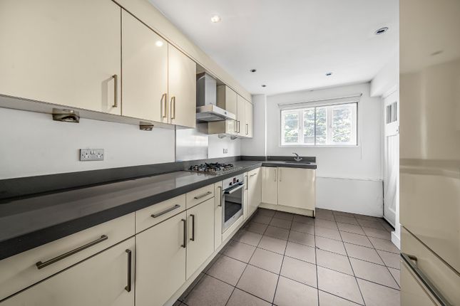 Flat 35, Whittington Court,, Aylmer Road, London photo 4