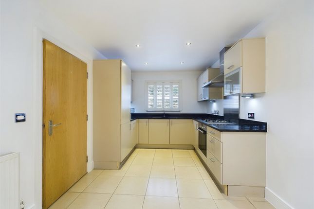 2, Heathlands Place, Ascot photo 4