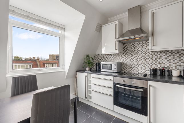 Flat 18, 93, Elm Park Gardens, Chelsea photo 3