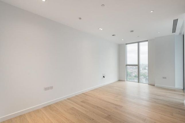 Flat to rent in Atlas Building, City Road, Old Street, London