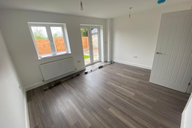 2b, Simpson Avenue, RUSHDEN photo 2
