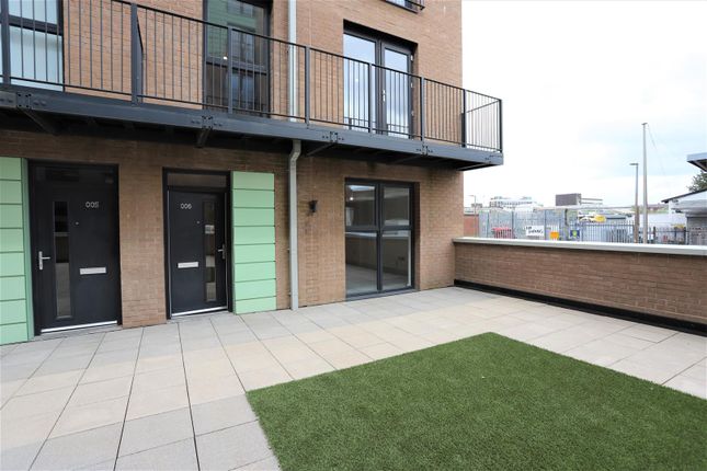 Thumbnail Town house for sale in Middlewood Plaza, Salford
