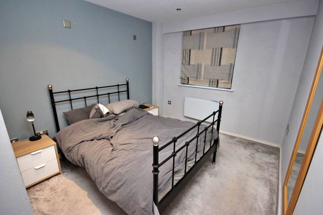304 Castlegate, Chester Road, Manchester photo 3