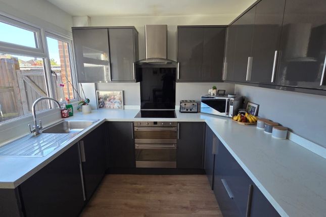 17, Lonsdale Crescent, Dartford photo 3