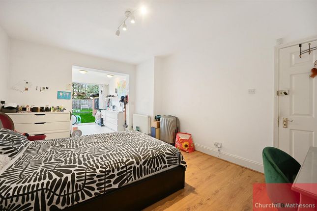 35, Bowes Road, London photo 4