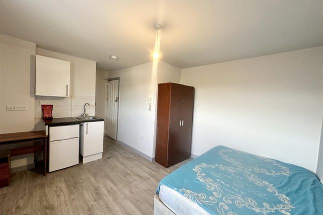 90, Albert Road, West Drayton photo 2