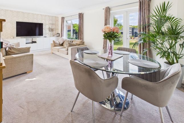16, Lesser Foxholes, Shoreham-by-sea photo 3