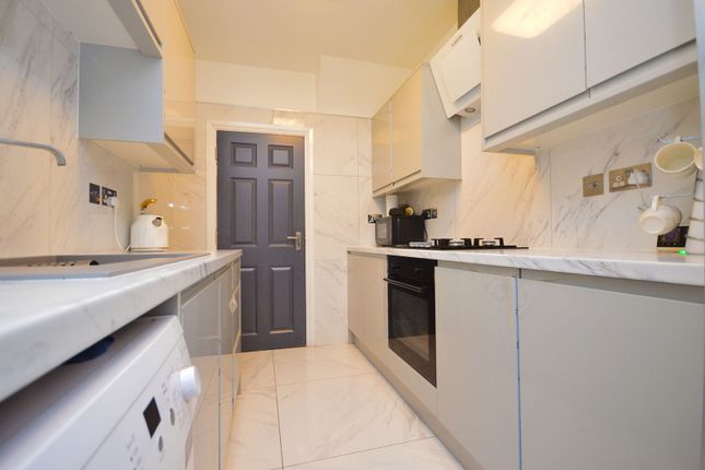 75 Wilmington Gardens, Barking, London photo 2