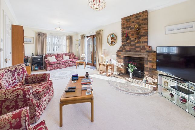 2, Bayley Mead, St. Johns Road, Hemel Hempstead photo 2
