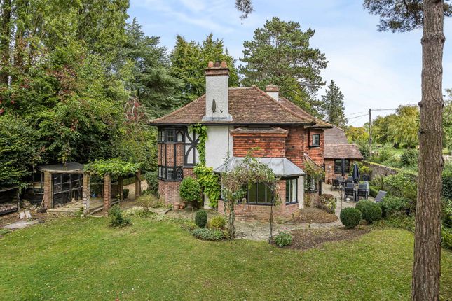 Cheynes Lodge, Hertfordshire photo 2