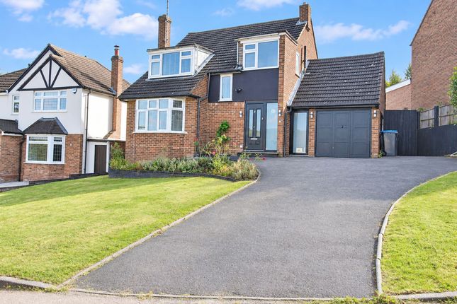 3-bed detached on Hill Rise, Cuffley, £850,000