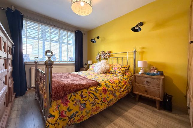 1 Heath Close, Aberdare photo 5