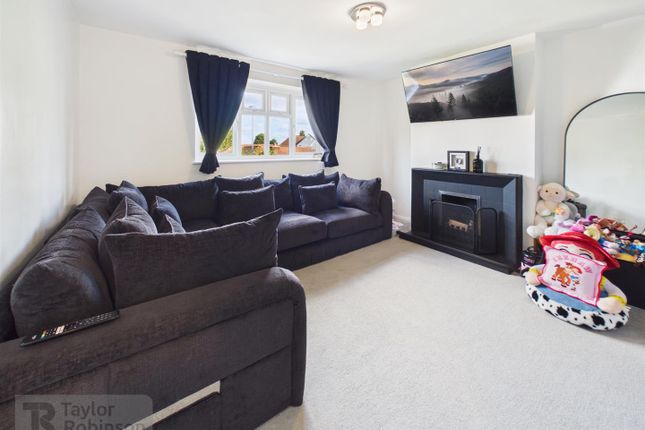 54, Taunton Lane, Coulsdon photo 3