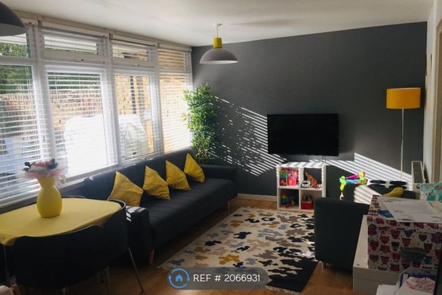 Flat to rent in Dingley Lane, London