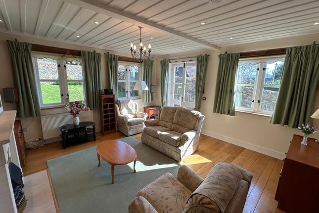 3, Brydian Court, Bridport photo 2