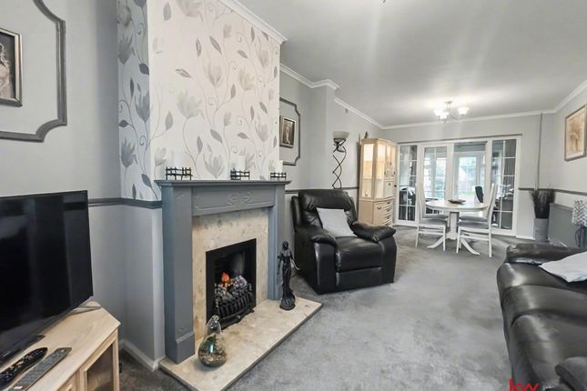 36, Bell Lane, Broxbourne photo 3