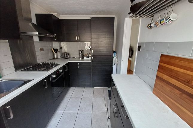 32, Hazeldene Avenue, Bridgend photo 3