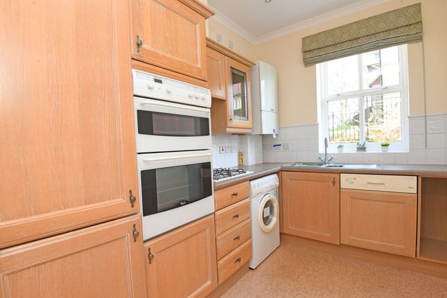 8 Tetley Court Hollins Hall, Harrogate photo 4