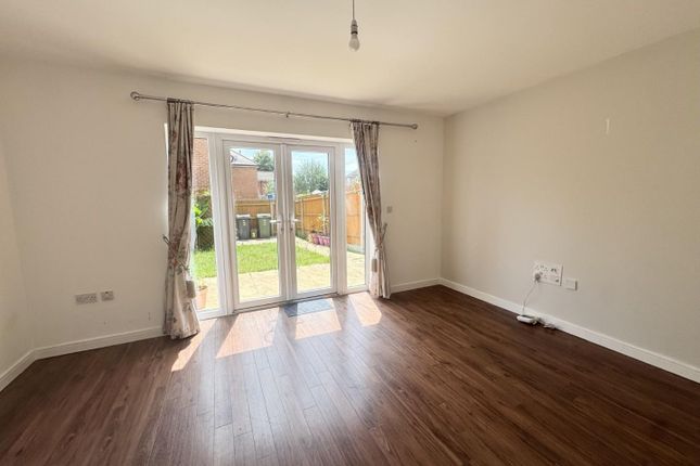 3, Copper Beech Close, Maidstone photo 2