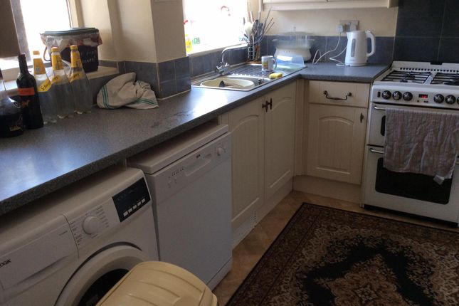 5, The Chilterns, Canvey Island photo 4