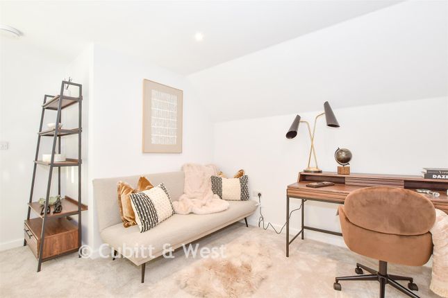 1-bed flat on Prospect House, Outwood Lane, Chipstead, £325,000