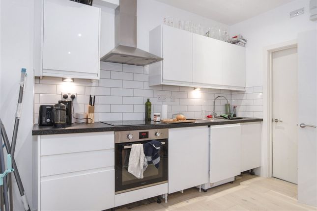 Flat 6, 87, Great Eastern Street, London photo 3