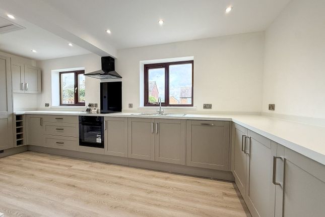 5, Croft Court, Holmfirth photo 2