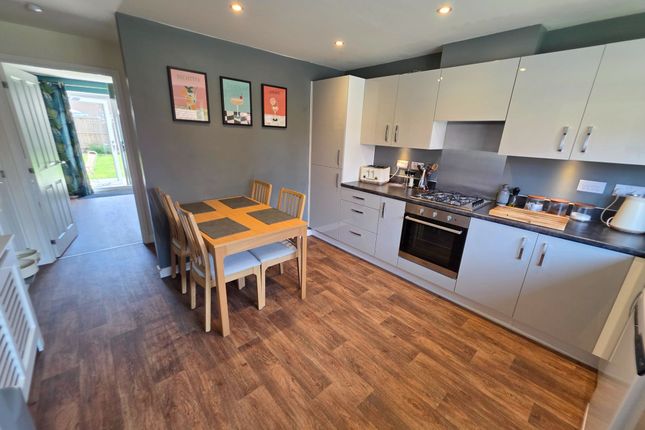 4 Blossom Crescent, Doncaster photo 3