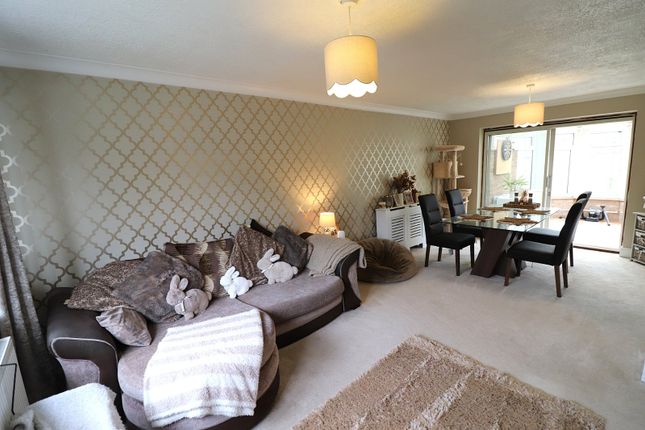 18, Berkeley Close, Hertfordshire photo 4