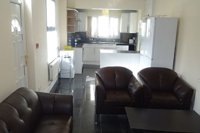 7 Bedroom End Terrace For Rent