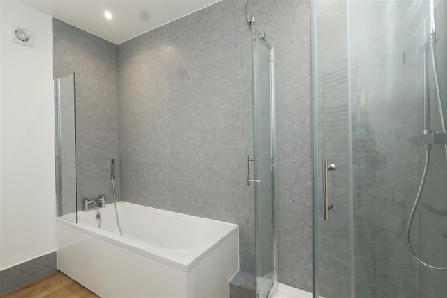 22, Springfield Valley, St. Leonards-On-Sea photo 3