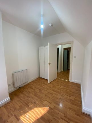 Flat C, 22-24 Willesden High Road, Willesden High Road, London photo 2