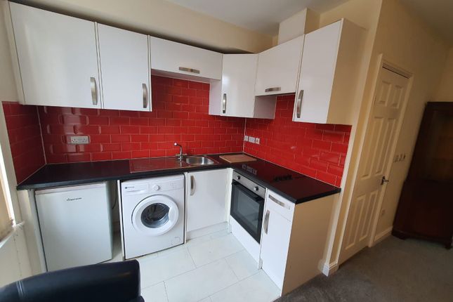 Flat to rent in Flat 4, York House, Cleveland Street