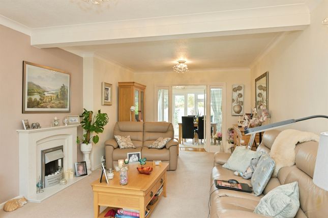 18, Rosehill Close, Hoddesdon photo 4