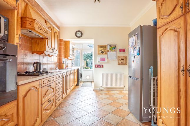75 Hainault Avenue, Westcliff-On-Sea photo 3