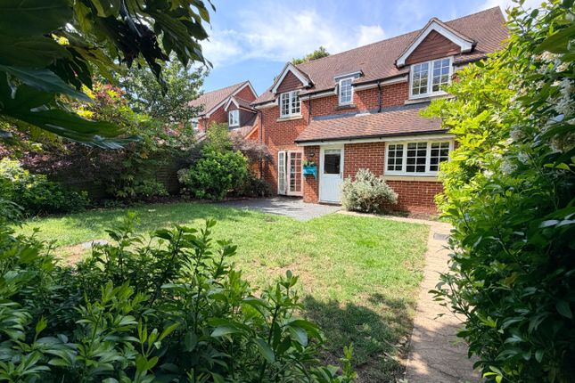 52, Cruickshank Drive, Aylesbury photo 2