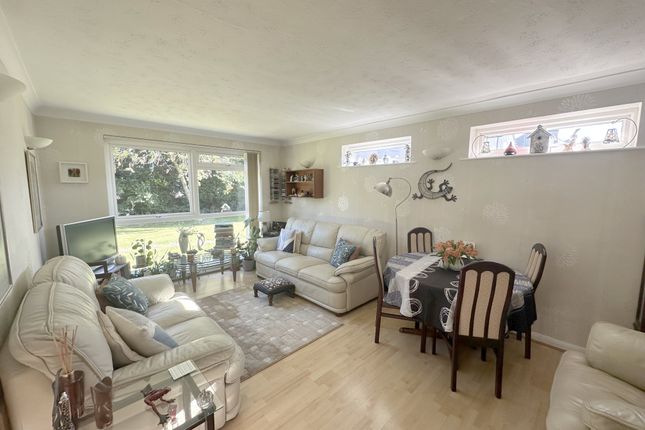 11, Raymond Court, Potters Bar photo 2
