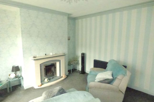 39, Highfield Avenue, Leeds photo 4