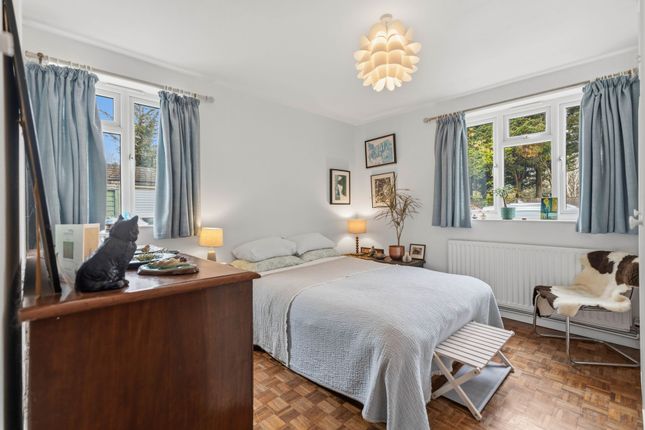 The Bungalow, Marlow Court, London photo 2