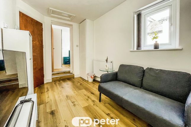 Flat 1, 11A, Cardiff photo 5