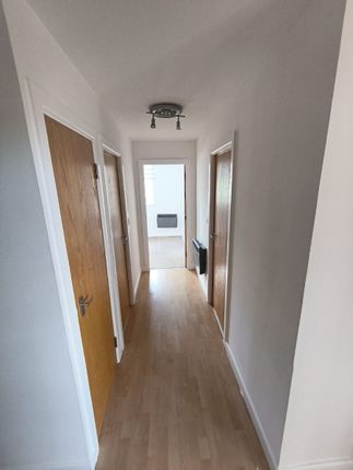 1a Priory Heights, Dunstable photo 4