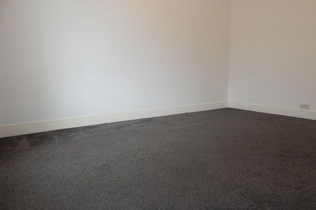9 Broomsdale Road, Batley photo 4