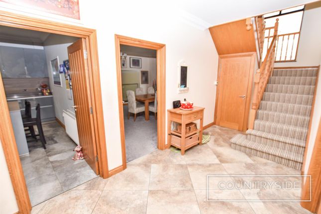 46, Badger Hall Avenue, Thundersley photo 4