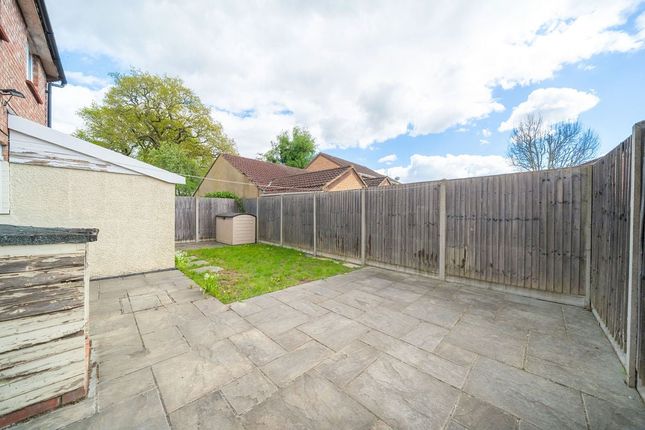 27, Anslow Gardens, Iver photo 2