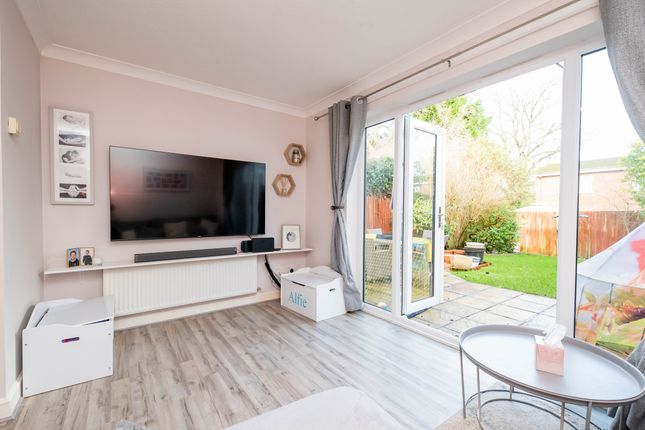 7 Lower Moor, Yateley photo 4