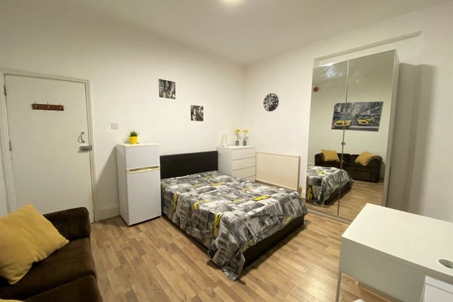 Studio house on Copy flat 2, 38, Hartington Road, West Ealing, £1,100/mo
