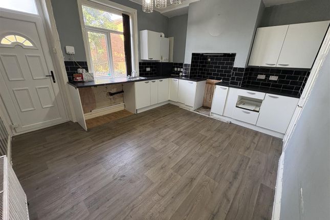 40, Cleckheaton Road, Bradford photo 3